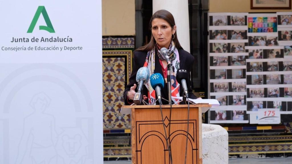 La delegada territorial de Educación en Málaga, Mercedes García Paine, en rueda de prensa.