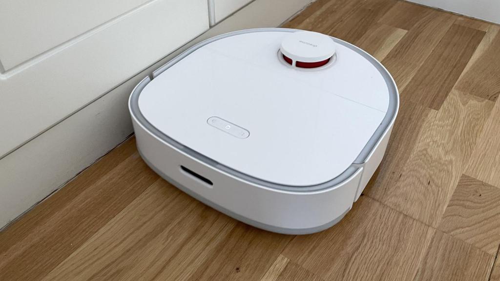 El Dreame W10 aspirando.