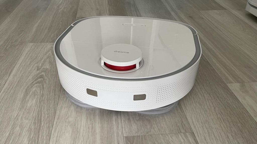 El Dreame W10 fregando.
