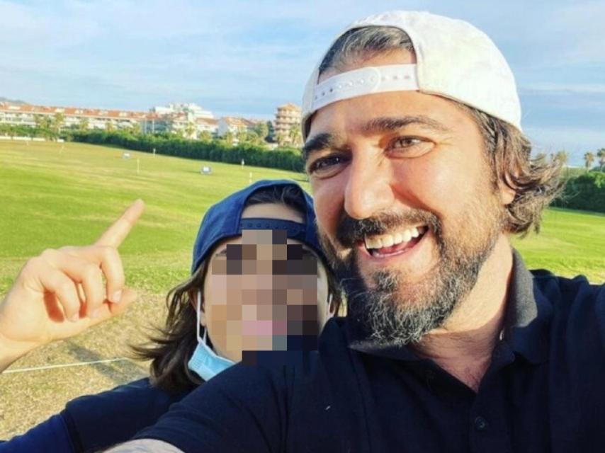 Antonio Orozco junto a su hijo mayor, Jan, de 13 años.