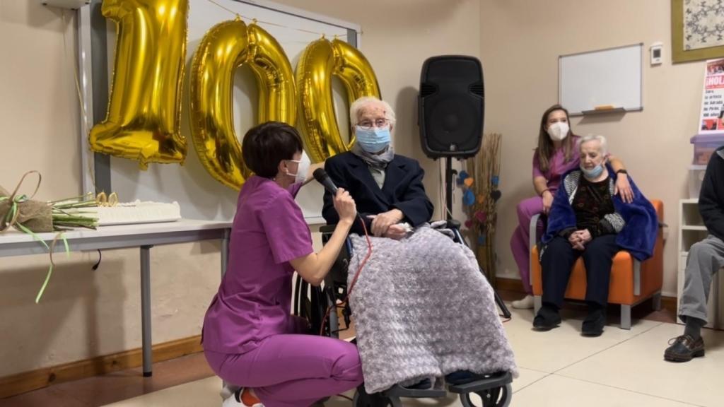 Celebración del cumpleaños centenario de Sara Bayón