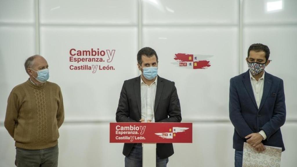 Luis Tudanca junto a los líderes de UGT y CCOO en Castilla y León