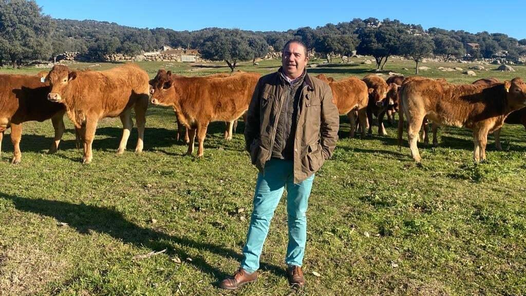 Inocencio Gil Resino Cito en una explotación ganadera.