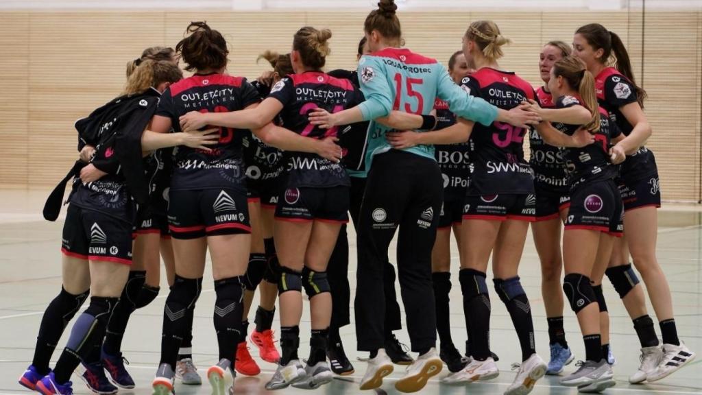 Las jugadoras del TuS Metzingen celebran un triunfo.