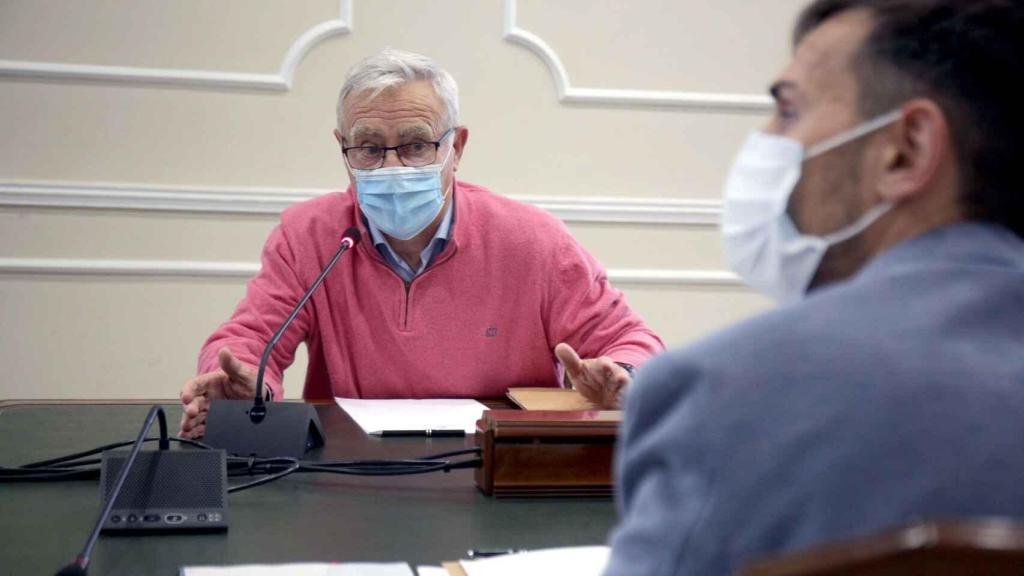El alcalde de Valencia, Joan Ribó, durante una reunión en el Ayuntamiento.