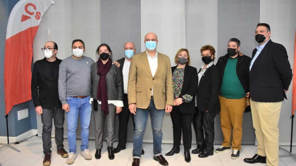 Ciudadanos durante la presentación de la lista electoral