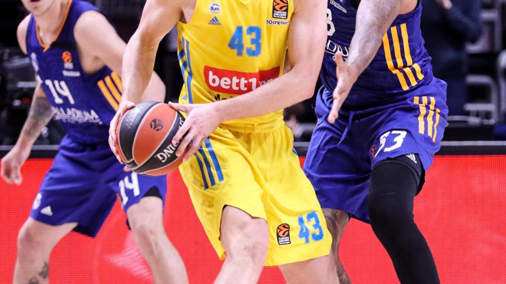 Gaby Deck y Trey Thompkins, ante el Alba Berlín.