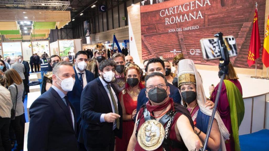 El presidente de Murcia, Fernando López Miras, este jueves, tras anunciar en Fitur que Carlos Alcaraz será embajador turístico de la Región.