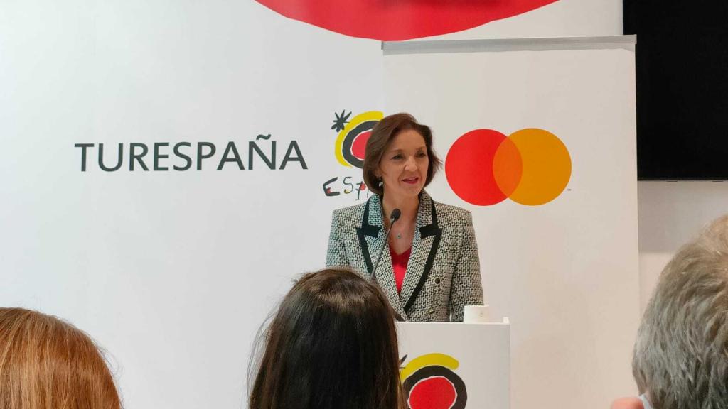 La ministra de Industria, Comercio y Turismo, Reyes Maroto, durante el anuncio del 'hub' de innovación turística de Mastercard en FITUR.