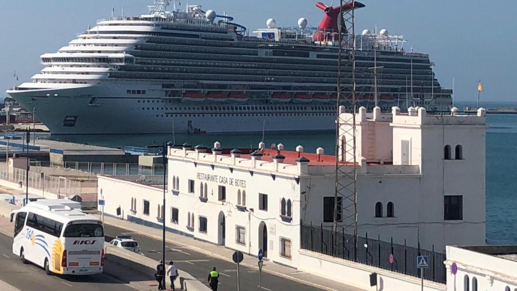 Imagen de la antigua Casa de Botes del puerto de Málaga.