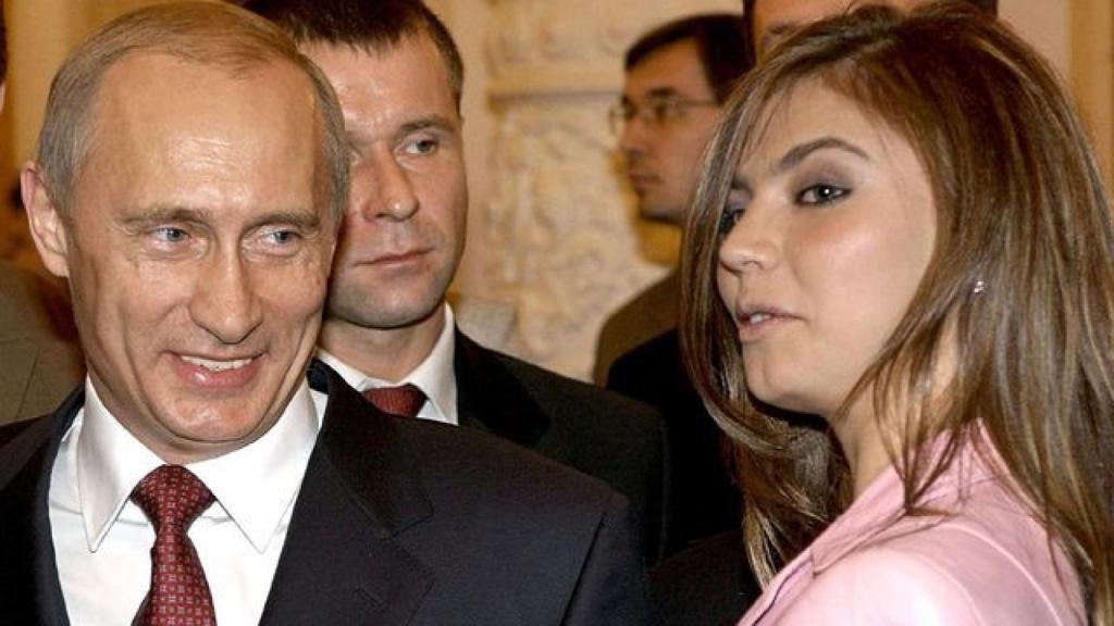 Vladimir Putin y Alina Kabaeva en 2016 durante un encuentro con el equipo olímpico.
