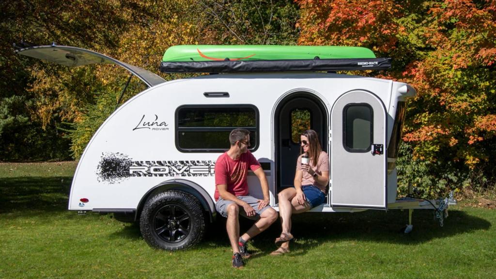 La minicámper compacta con baño y chimenea.