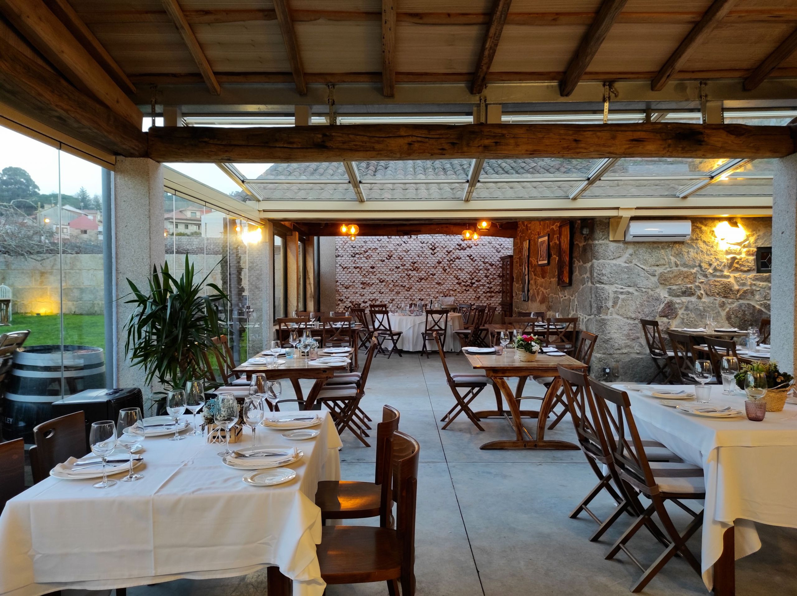 Terraza interior en A dos Piñeiros. Foto: Thalia García.