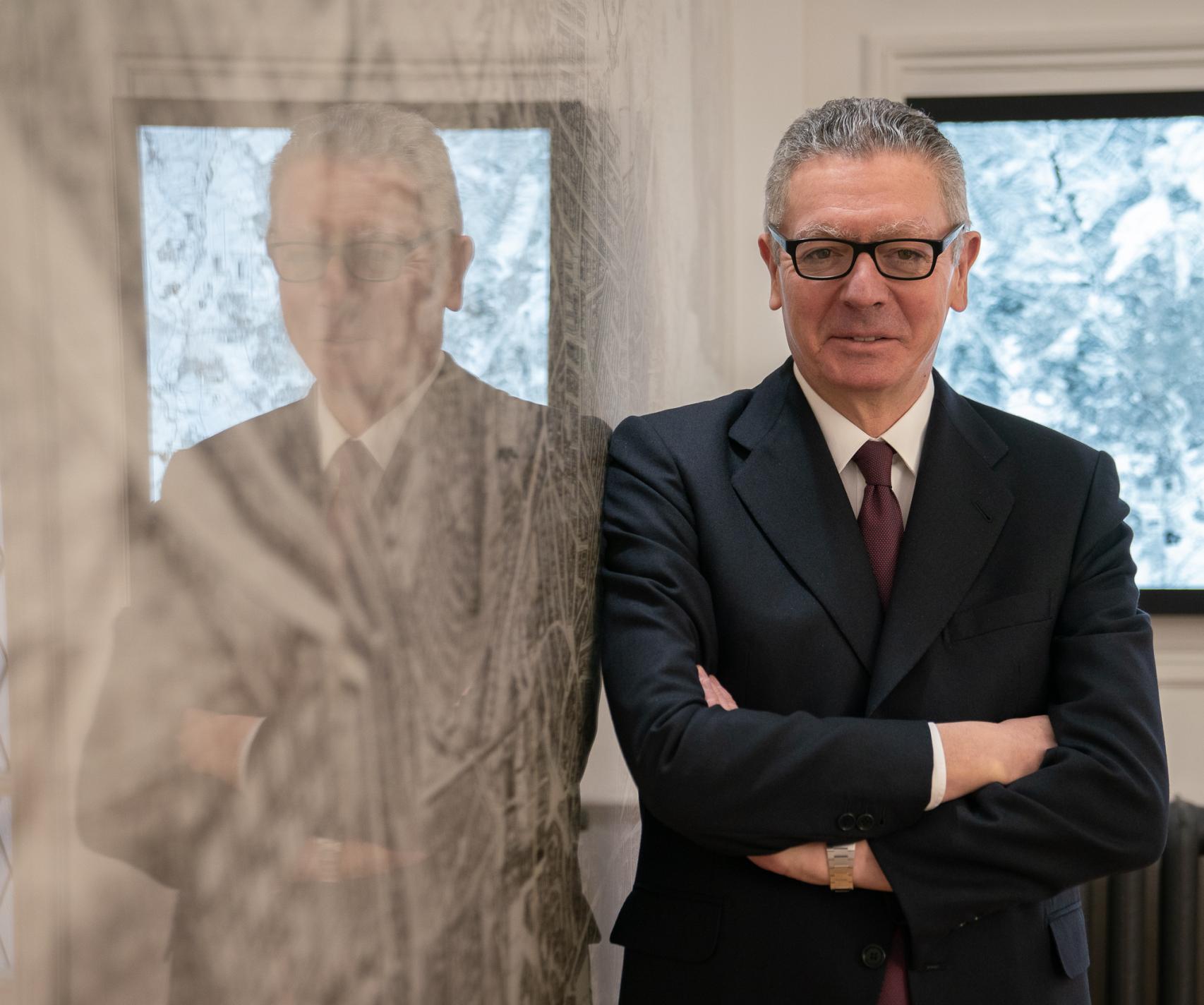 Ruiz-Gallardón, con un mapa antiguo de Madrid.