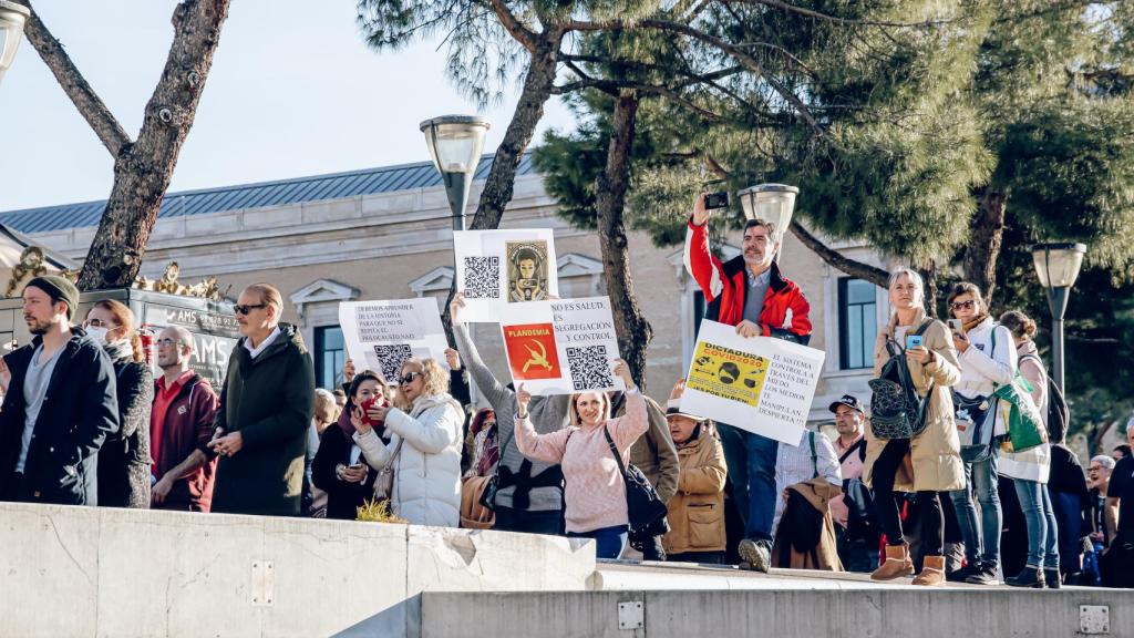 Mensajes negacionistas en la manifestación del 11 de diciembre de 2021 en Madrid. Carlos Luján / EP