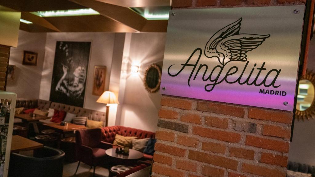 Nombre en honor a su madre, María Ángeles.