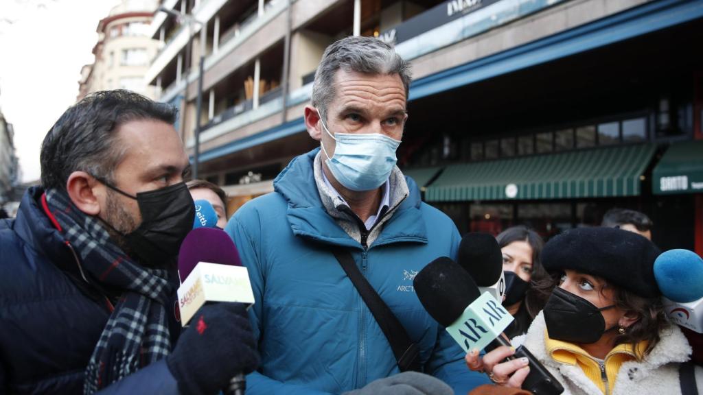 Iñaki Urdangarin este viernes a la salida de su puesto de trabajo en Vitoria.