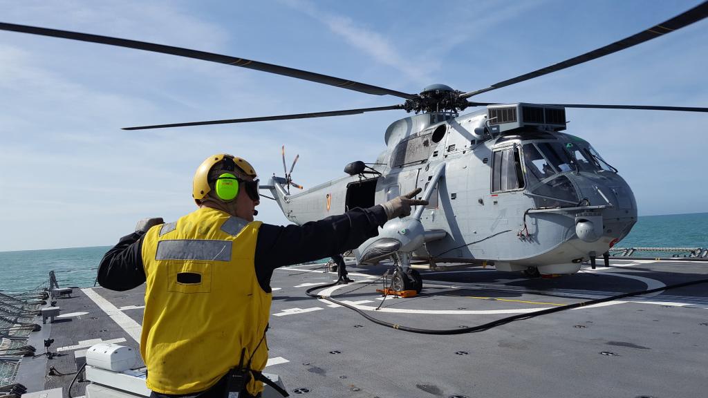 Helicóptero en la Blas de Lezo