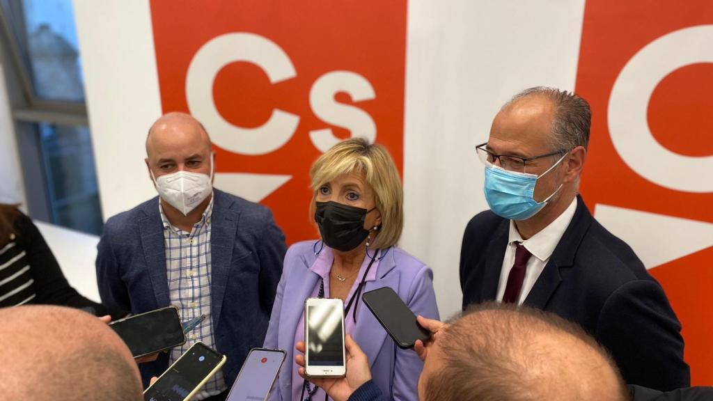 David Castaño junto a Verónica Casado y Luis Fuentes