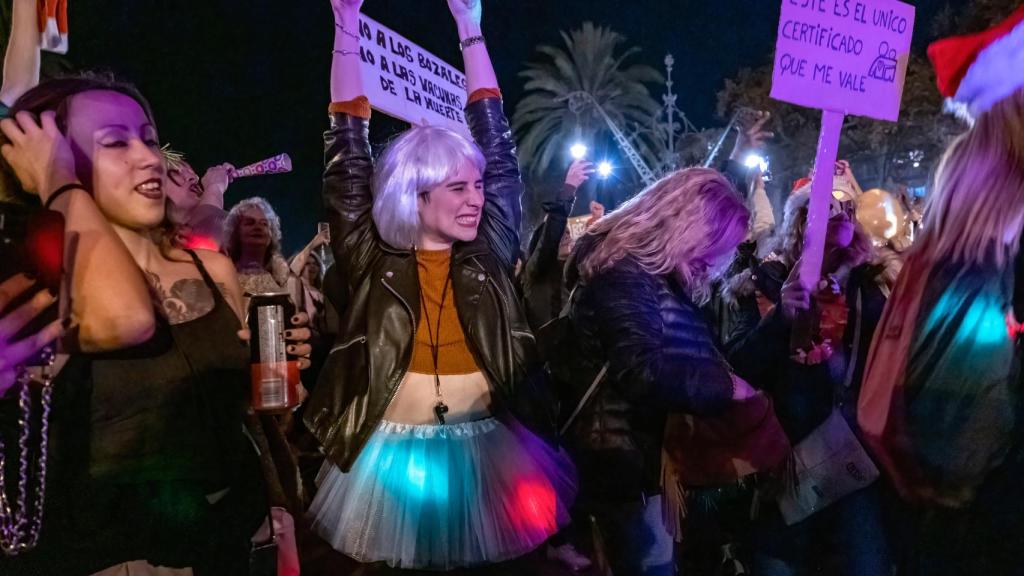 Mensajes negacionistas infiltrados en una fiesta el 30 de diciembre de 2021 en Bacerlona.