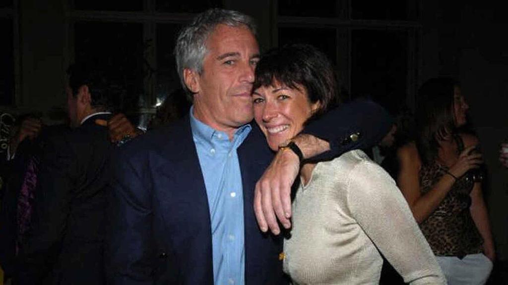 Jeffrey Epstein y Ghislaine Maxwell en una imagen de redes sociales.