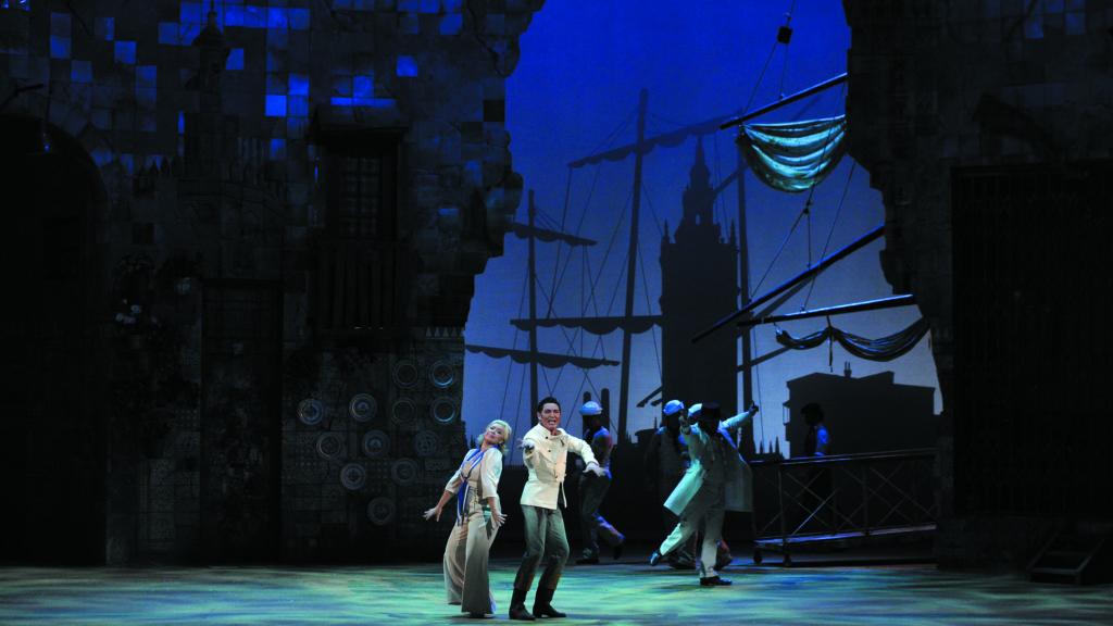 La puesta en escena retrata la ciudad hispalense. Foto: Enrique Moreno Esquibel