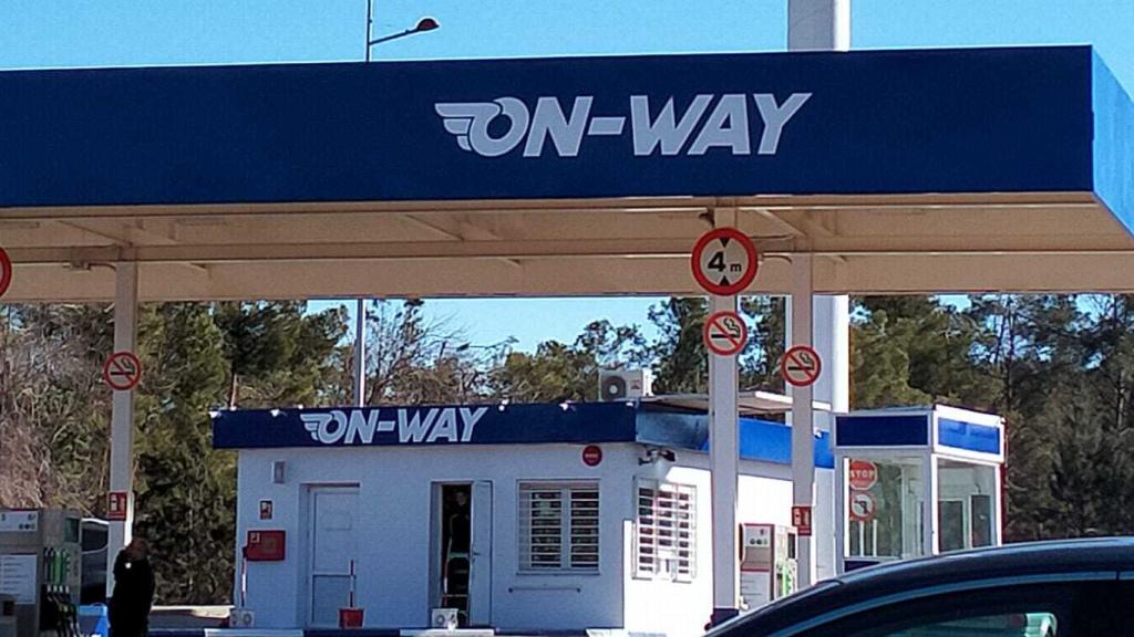 La gasolinera de Luz del Tajo se prepara para volver a funcionar.