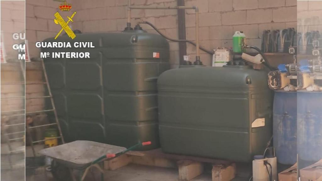 El depósito con gasóleo B localizado en Curtis (A Coruña).