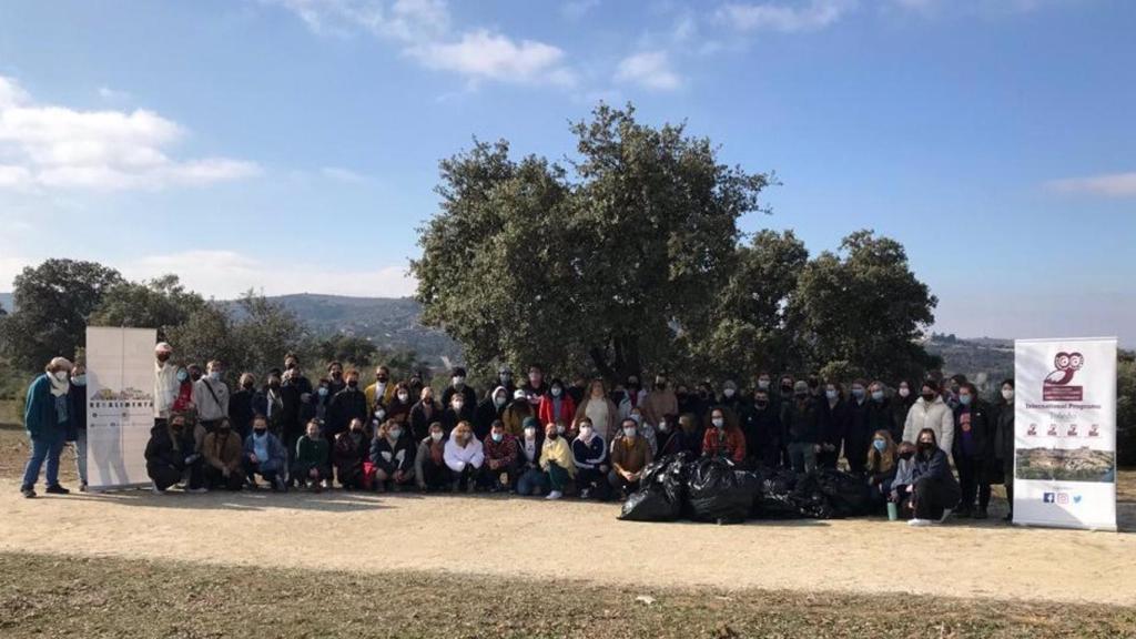 Los estudiantes de la Fundación Ortega-Marañón han participado en la jornada ecológica.