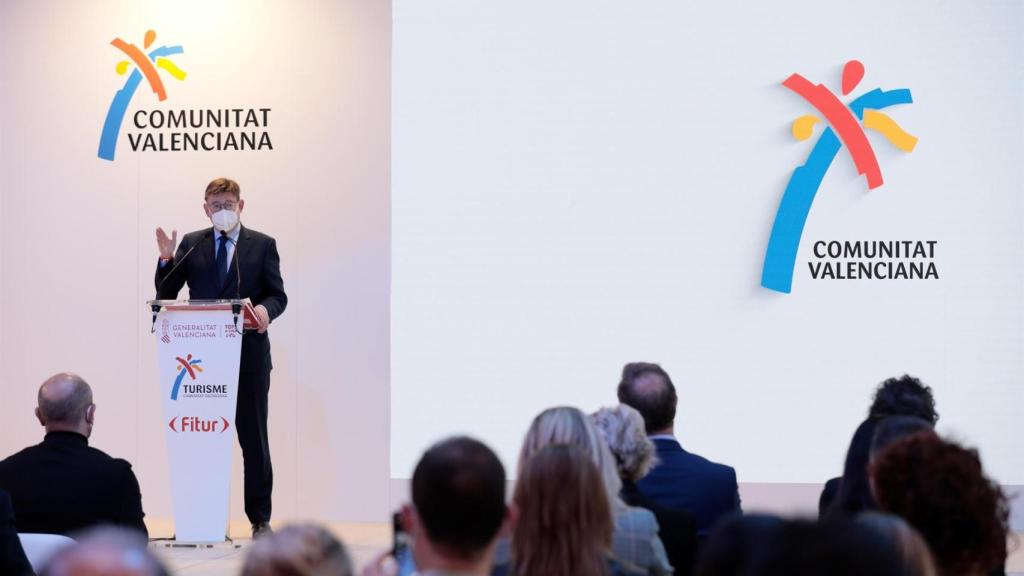 El doble discurso de Ximo Puig con la tasa turística: con el Botánico la avala, con los empresarios la rechaza.