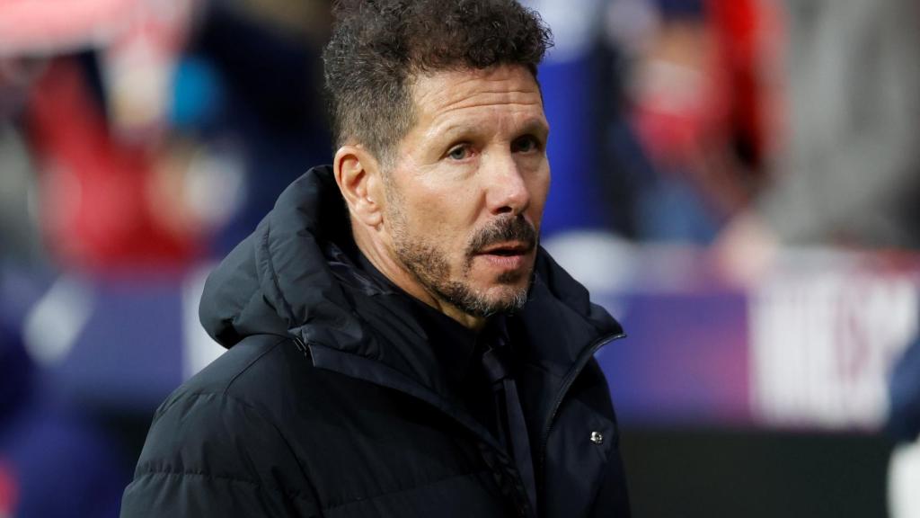 Diego Pablo Simeone camina por la banda del Wanda Metropolitano