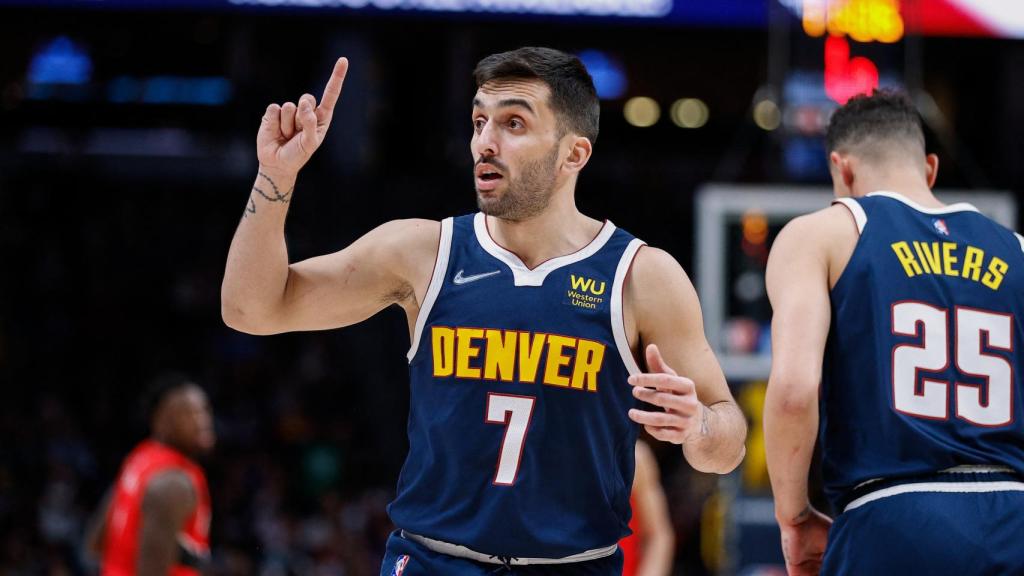 Facundo Campazzo dando indicaciones en un partido de los Denver Nuggets