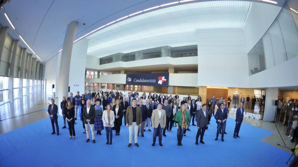 Alfonso Fernández Mañueco, acompañado de los 9 candidatos a las elecciones de Castilla y León