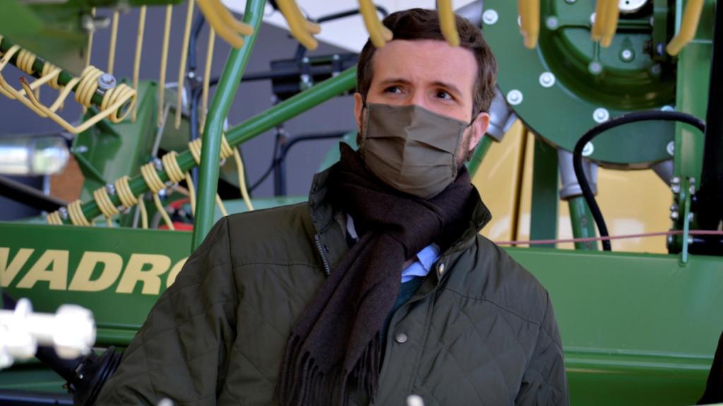 Pablo Casado en una visita a la empresa Farming Agrícola