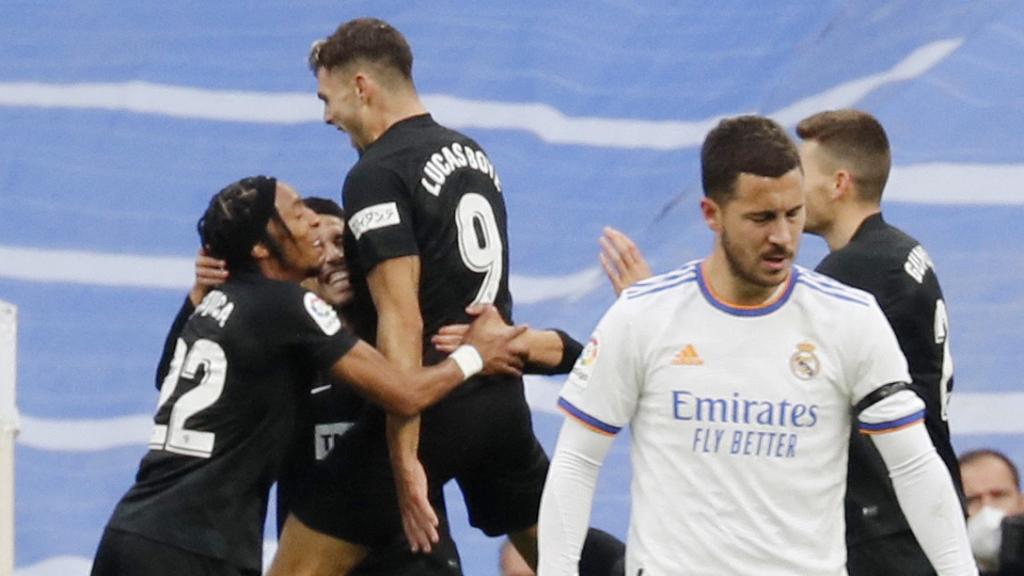 Los jugadores del Elche celebran el gol de Lucas Boyé