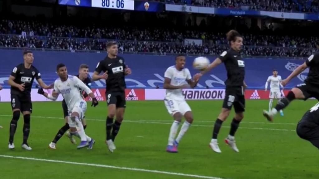 Penalti por mano de Pere Milla