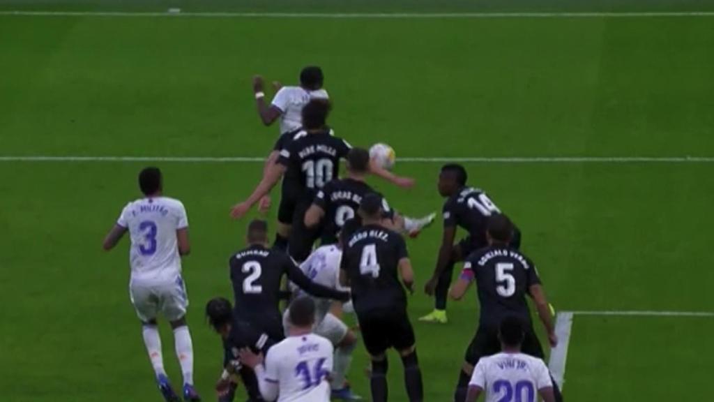 Penalti por mano de Pere Milla