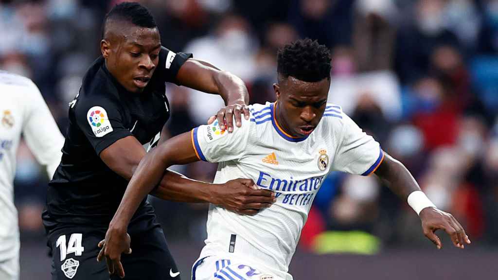 Vinicius, presionado por Helibelton Palacios