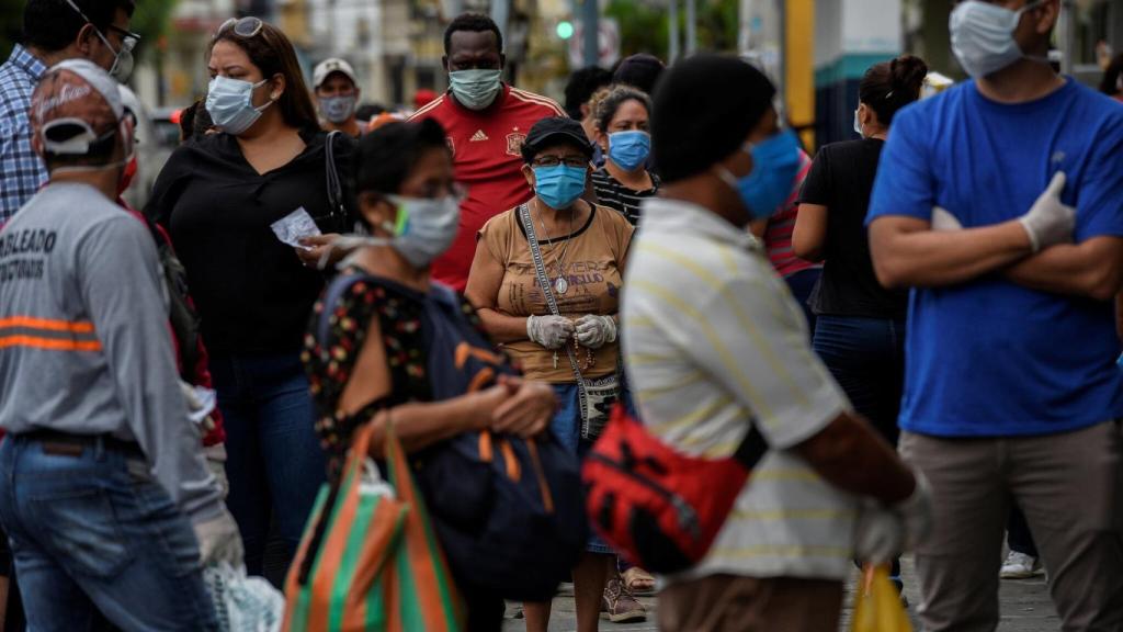 Colas en Guayaquil, Ecuador.
