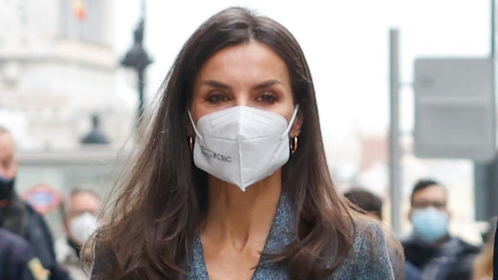 La Reina llegando al acto de entrega de la Medalla de Honor de la Real Academia de Bellas Artes.