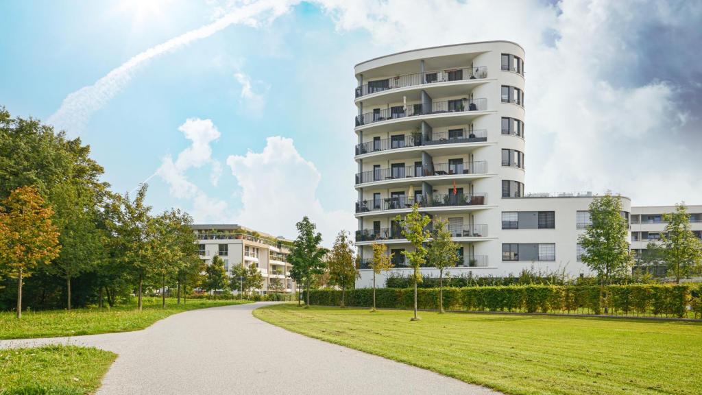 Paisaje urbano de una zona residencial con modernos edificios de apartamentos