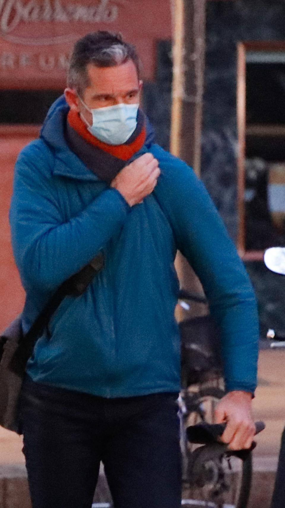 Iñaki Urdangarin llegando al despacho de abogados donde trabaja en Vitoria.