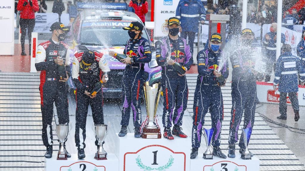 Isabelle Galmiche y Sebastien Loeb, en lo más alto del podio.