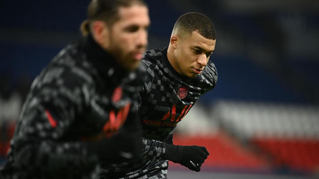 Sergio Ramos y Mbappé, durante un calentamiento