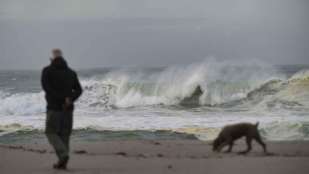 Imagen de archivo del oleaje en la costa de Málaga.