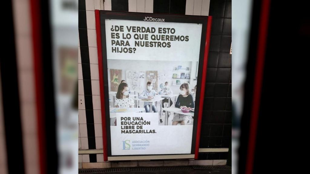 Cartel en la estación de Metro de Mendez Álvaro.