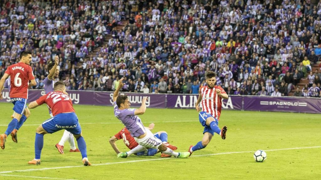 El ex blanquivioleta Jaime Mata en un partido ante el Sporting en Zorrilla