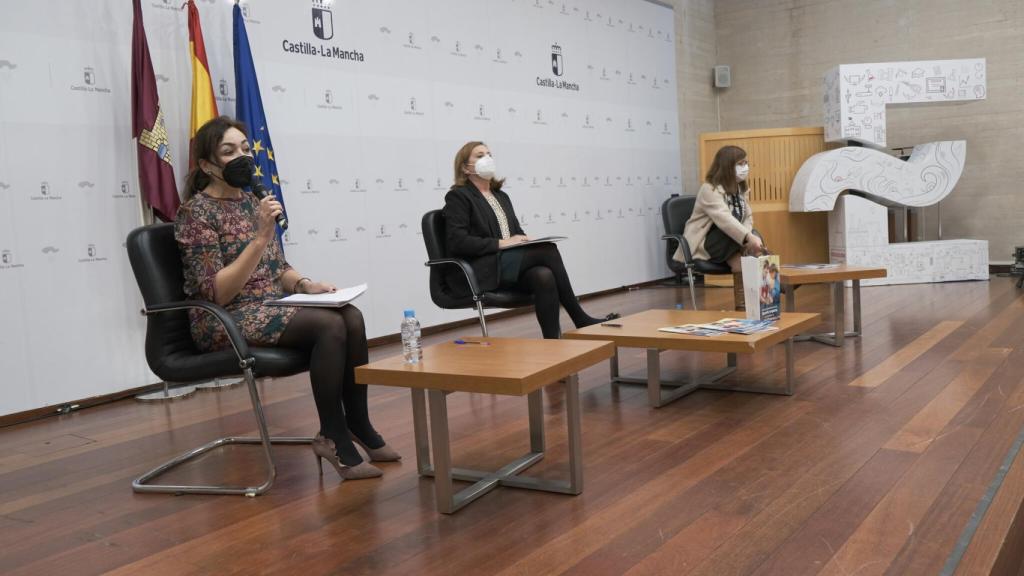Presentación del ‘Manual de actuaciones para una escuela segura’. Foto: JCCM