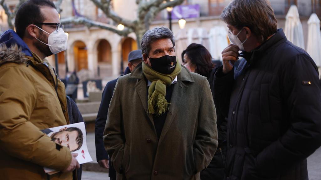 José Luis Escrivá junto al alcalde de Soria, Carlos Martínez (D) y el candidato a las Cortes, Angel Hernández / Concha Ortega ICAL