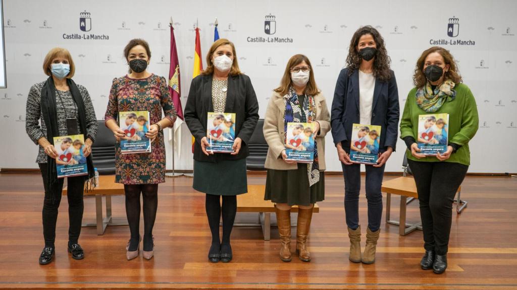Presentación del ‘Manual de actuaciones para una escuela segura’. Foto: JCCM